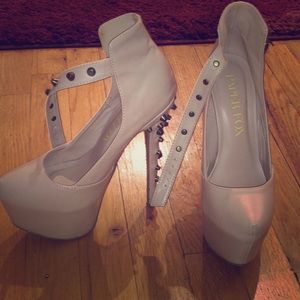 Size 6 Brand New Pale Pink Platform Heels